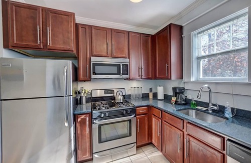 Dilworth Condo | 800 Magnolia: 4 Units, Chic 8BR w/Porch