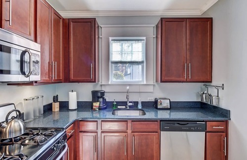 Dilworth Condo | 800 Magnolia: 4 Units, Chic 8BR w/Porch