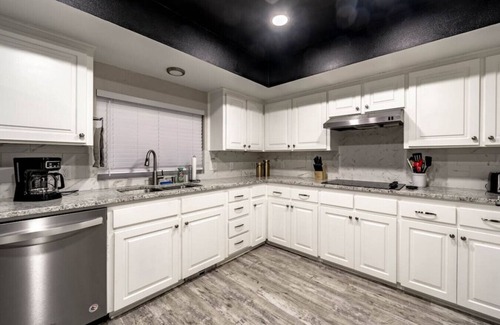 Raintree House | 806 Estate - 4BR/2BA - With Pool