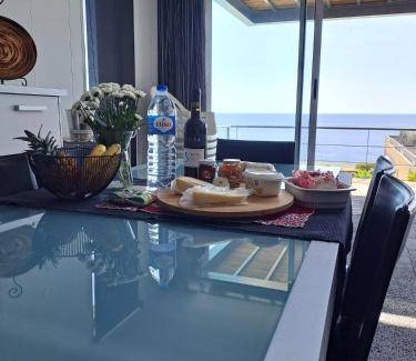 Caloura House | 81 m² House ∙ 3 bedrooms ∙ 6 guests