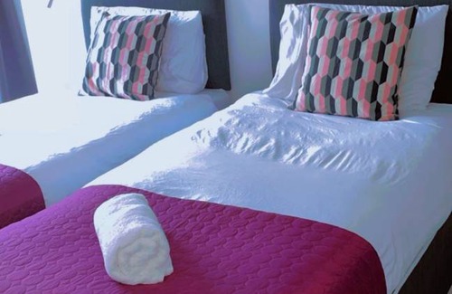 St Albans Apartment | 90 m² Apartment ∙ 2 bedrooms ∙ 6 guests