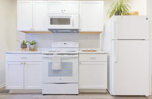 Oread Apartment | 926 Tennessee #3 · [3]Homey Lawrence Oasis Steps from Mass St and KU!