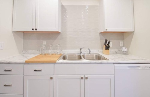 Oread Apartment | 926 Tennessee #3 · [3]Homey Lawrence Oasis Steps from Mass St and KU!