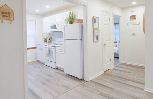 Oread Apartment | 926 Tennessee #4 · [4] Charming Lawrence Apt home Steps from Mass St!