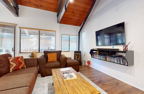 Majestic Pines Condo | 97 m² Condo ∙ 1 bedroom ∙ 6 guests