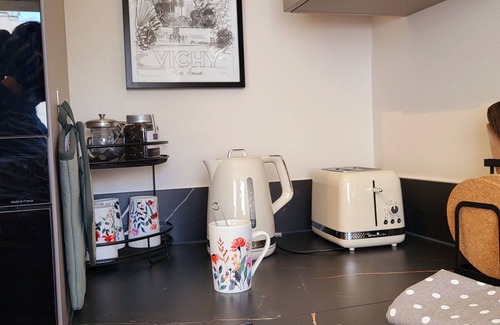 Cœur de Ville Apartment | A 350 m des Thermes, Appartement Refait à Neuf au Calme. Idéal Curistes