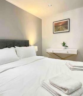 Tower Hamlets Apartment | A beautiful stylish 2 Bedroom Apartment -City of London