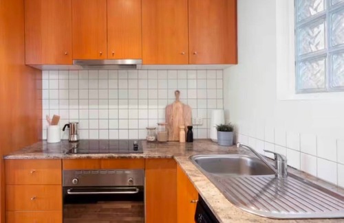 Prahran Apartment | A little Gem off Chapel and Greville.