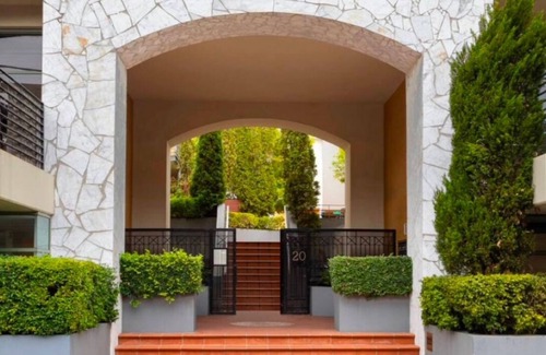 Prahran Apartment | A little Gem off Chapel and Greville.