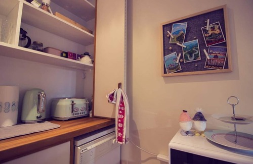 Parnell Apartment | A Little Piece of Paradise ~ private suite in secluded garden setting, WIFI etc.