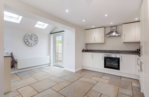 Stratford-upon-Avon Cottage | A luxury cottage, family and pet friendly, close to Stratford Upon Avon centre