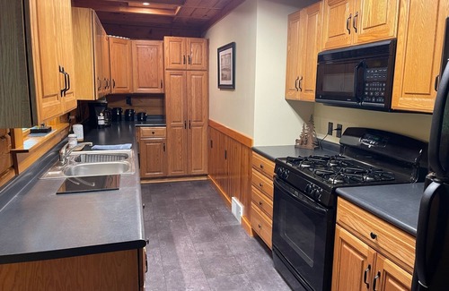 East Springfield Cabin | A peaceful place to unwind and relax for all who visit.