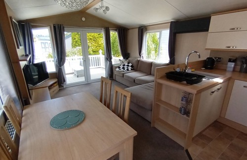 Westmarsh House | A rare and cosy air-conditioned caravan based on a beautiful family-owned site