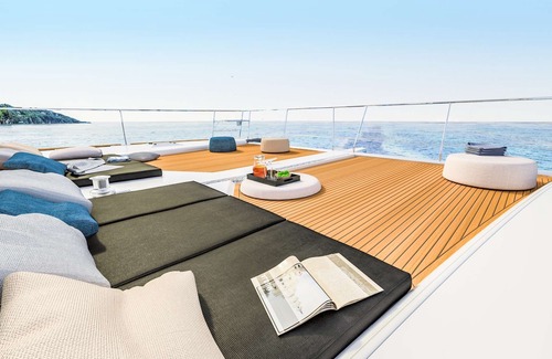 Paradise Island Boat Rental | A stunning Lagoon 630 crewed power catamaran available in the Bahamas.