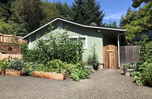 Veneta Apartment | A waterfall, bountiful gardens and the sound of birds, fenced and pet friendly!