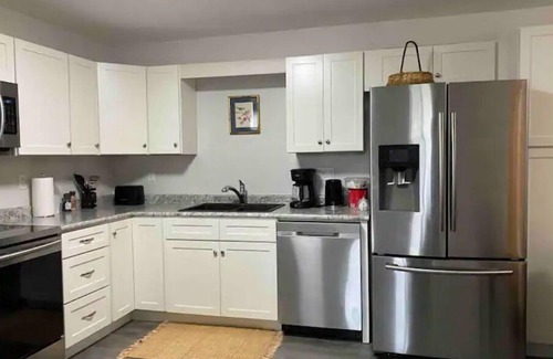 Bridgewater Apartment | Abigael’s Apt Suite 1 BR 2 BED in Central Bridgewaternn