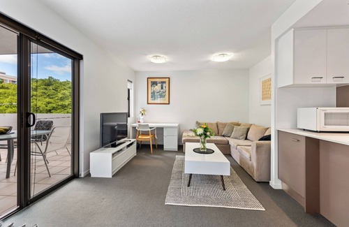 South Brisbane Apartment | Accommodation South Bank Brisbane 25meters from Exhibition & Convention Centre