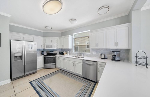 Crystal Beach House | Across Beach, Pool, Pool Table,Ping Pong, Golf Cart Rental, Amazing Yard, 7 BR