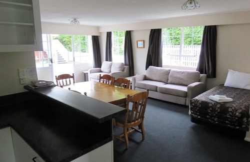 Springlands Hotel | Admirals Motor Lodge