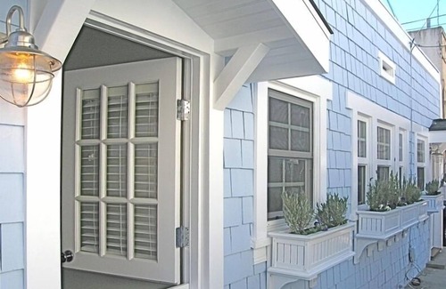Venice Canals Cottage | Adorable Beach Cottage 1 Bl to Venice Beach-Bikes+Boats+Wifi+BBQ+Patio