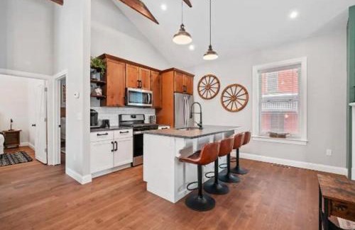 Manchester House | Adorable Reymer Carriage Repair Loft!