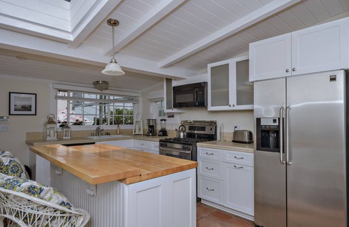 Venice Cottage | Adorable Venice Canal Home, Sleeps 6 + Row boat