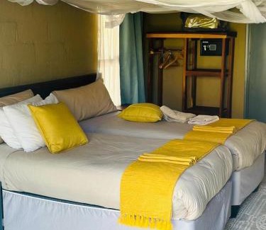 Khwai Hotel | African Excursions Guest lodge