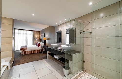 White River Hotel | African Sky Hotels - Pine Lake Inn