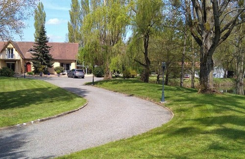 Roeze-sur-Sarthe House | Air-conditioned accommodation and heated swimming pool in Le Mans, 20 minutes from the circuit
