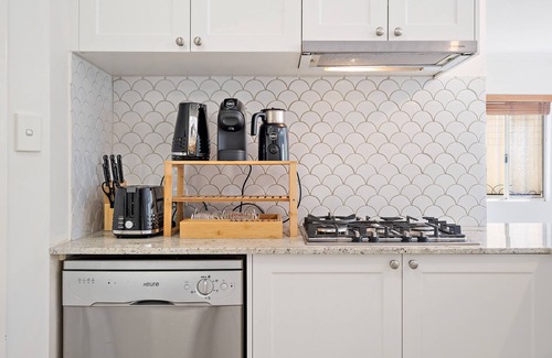 Wembley House | Air conditioned house near city and beach with secure garage