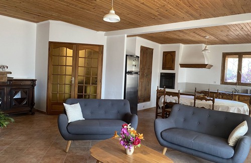 Nessa House | Air-conditioned village house with swimming pool -Casa Orsini -