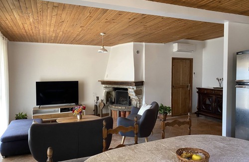 Nessa House | Air-conditioned village house with swimming pool -Casa Orsini -