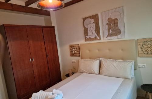 Almansa Apartment | Airam Home Patio Centro