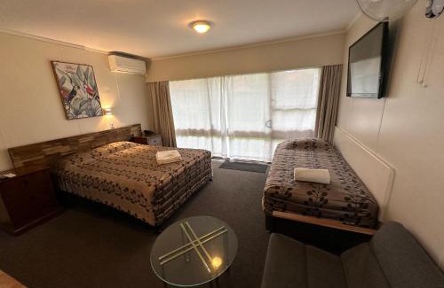 Mangere Hotel | Airport Gold Star Motel