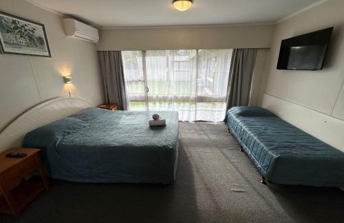 Mangere Hotel | Airport Gold Star Motel