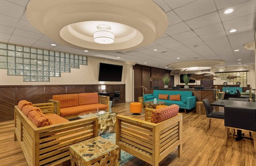 Western Honolulu Hotel | Airport Honolulu Hotel, Trademark Collection by Wyndham