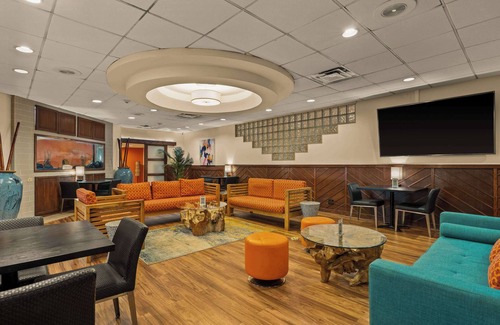 Western Honolulu Hotel | Airport Honolulu Hotel, Trademark Collection by Wyndham