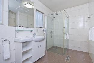 Mangere Hotel | Airport Manor Inn
