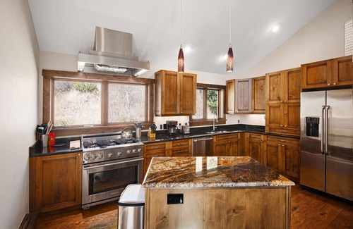 Vail House | Airy Townhome in Vail w/Beautiful Views, Modern Decor, Short Drive to Slopes