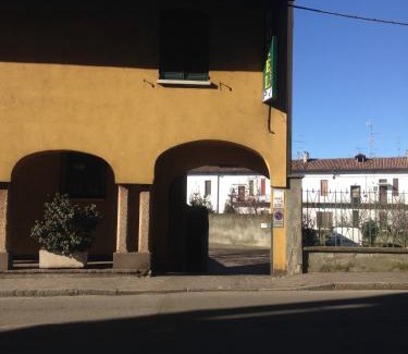Binasco Hotel | Albergo Della Corona