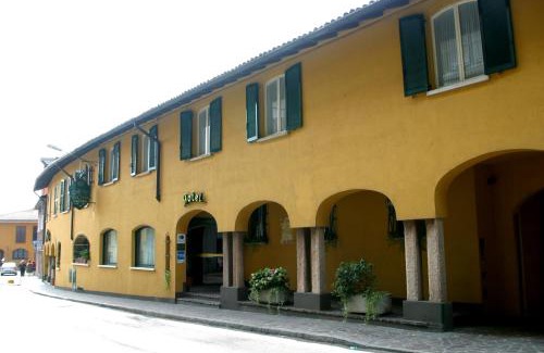 Binasco Hotel | Albergo Della Corona