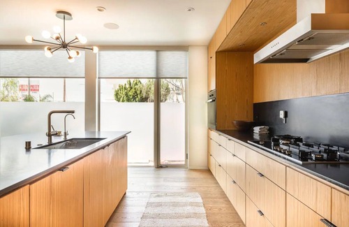 Venice House | Alberta Beach Loft - Modern Home with Rooftop & Spa
