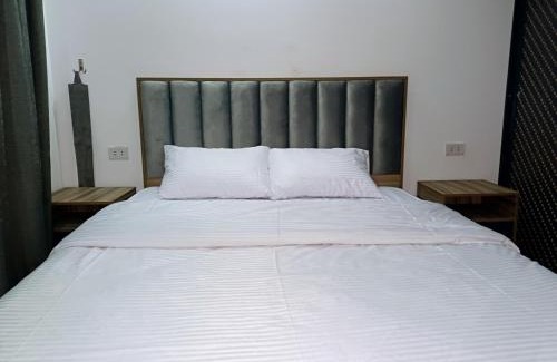 Al Mamsha El Seyahi Apartment | Alhambra Avenue