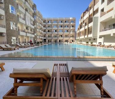Al Mamsha El Seyahi Apartment | Alhambra Avenue