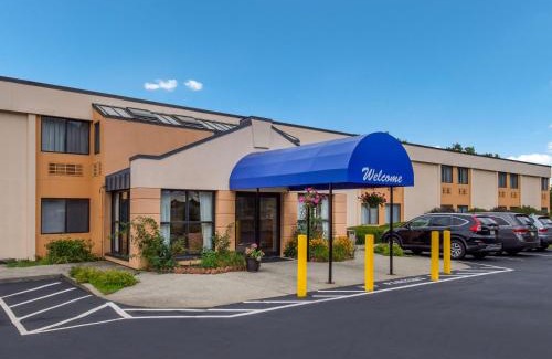 Smithfield Hotel | All Seasons Inn & Suites