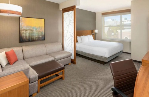 Greenville Downtown Hotel | All You Need for a Fun Vacay! 4 Units Onsite Parking, Pets Allowed, Indoor Pool!