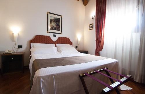 Bazzano Hotel | Alla Rocca Hotel Conference & Restaurant