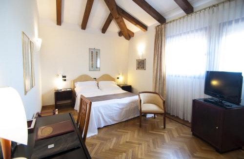 Bazzano Hotel | Alla Rocca Hotel Conference & Restaurant