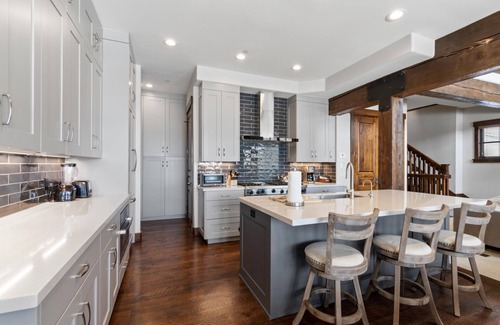 North Park City Cottage | Alluring Cottage, Silver Star #33, with updated kitchen and Hot Tub