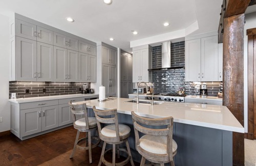 North Park City Cottage | Alluring Cottage, Silver Star #33, with updated kitchen and Hot Tub